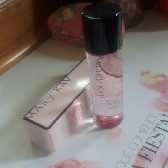 Oil- free eye makeup remover - Picture 2 of 4